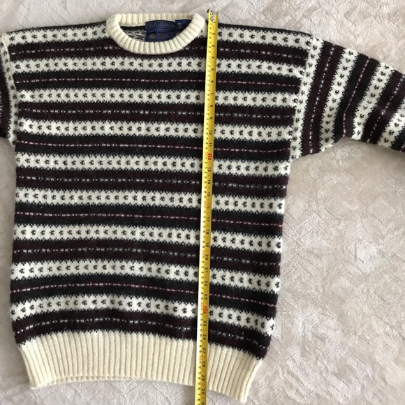 Vintage Shetland Wool Fair Isle Sweater | Made in Hong Kong - Picture 13 of 15